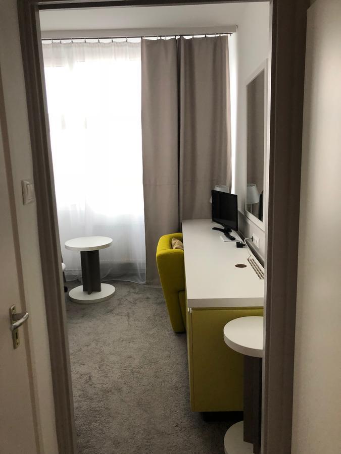 Pelikan Vendeghaz Hotel Солнок Екстериор снимка